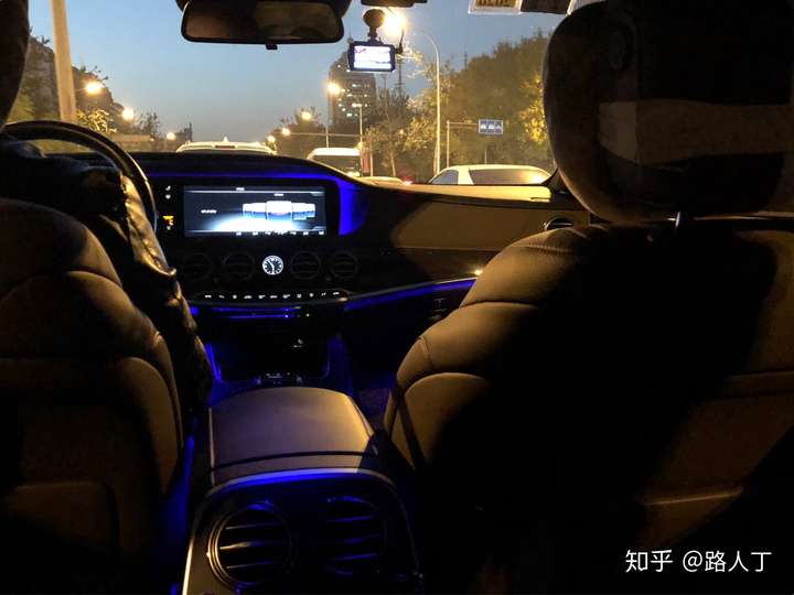 奔驰真的比宝马高档吗?