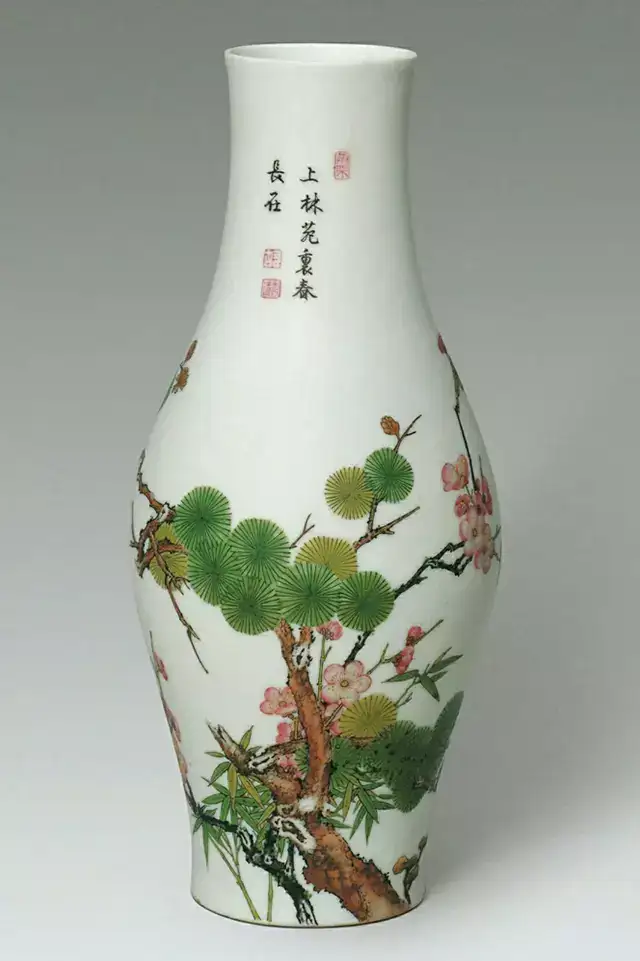 瓷画慈产品《仿雍正珐琅彩岁寒三友橄榄瓶》简介!