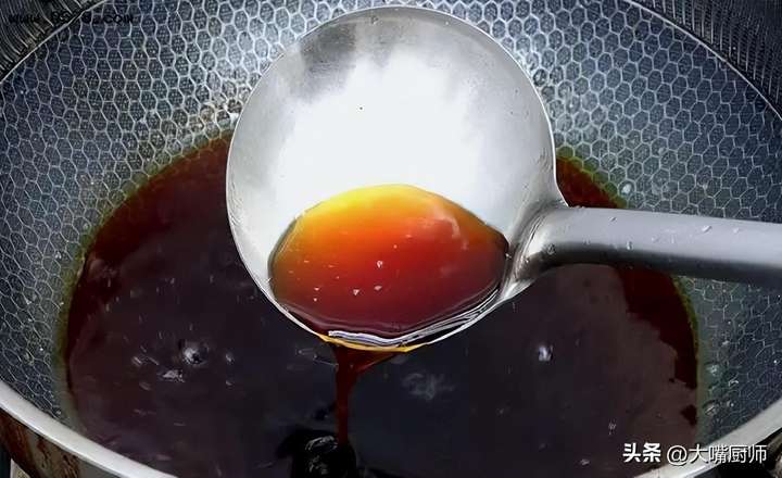 炒糖色的正确方法 炒糖色用水还是用油