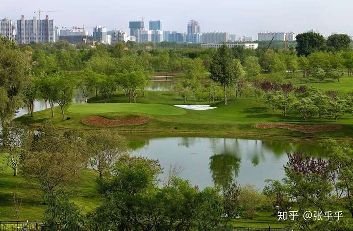 地图里搜索是搜不出来的,星河湾可能想把这公园当成他们私人享用的吧