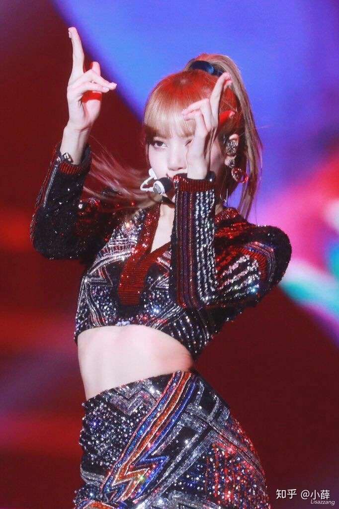 为什么blackpink的lisa衣服都那么难看?