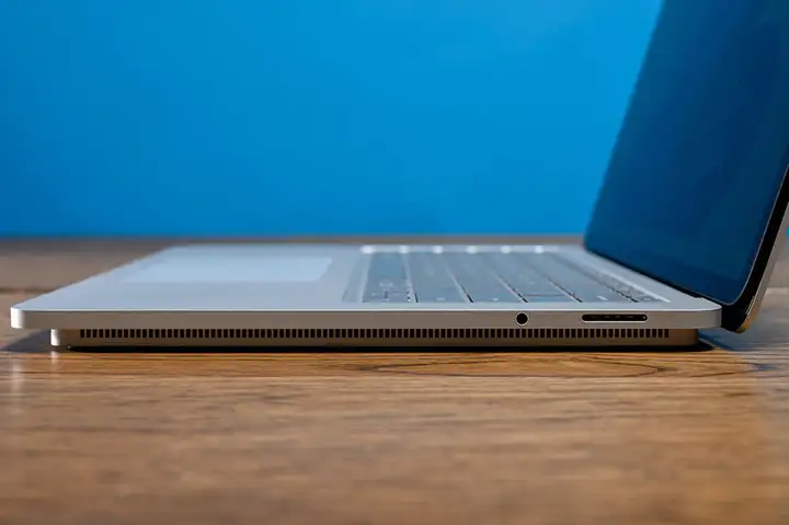 Microsoft Surface Laptop Studio 2 v2 3a85541298532eb7fc3503e46b441740 720w