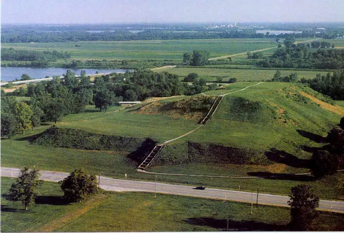 美洲大陆地理条件比东亚地区好太多，为什么没有繁衍出更发达的文明？