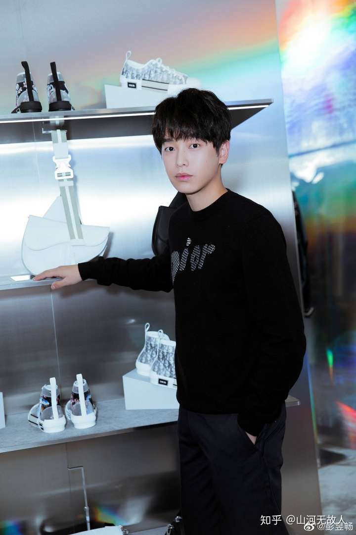 彭昱畅在《向往的生活》第三季的脸应该怎么瘦下来?