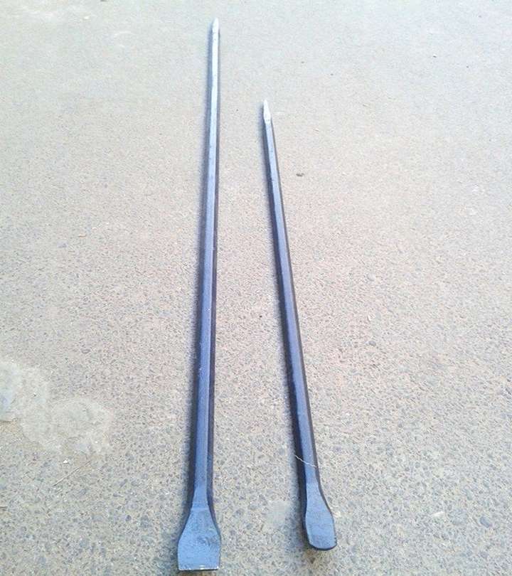 如何看待宜宾一暴徒持钢钎袭警,被开枪自卫击中大腿,并因自己挖断道路