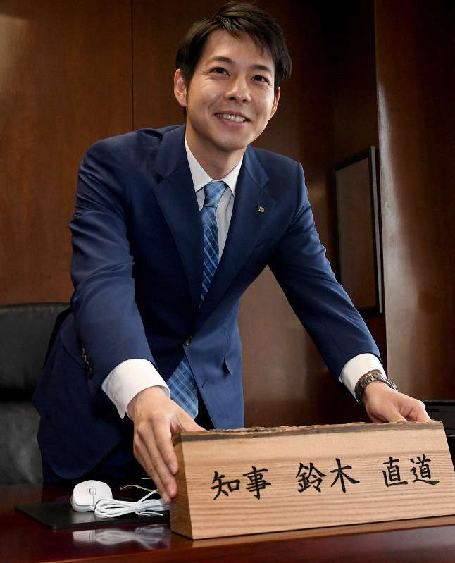 他是日本政坛最靓的仔 知乎