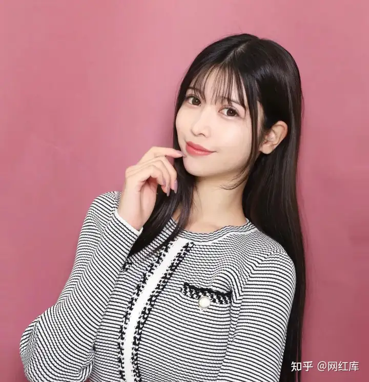 七濑奈奈| 23岁的日本赛车模特冠军 超丰满身材和逆天长腿 Facebook-第11张