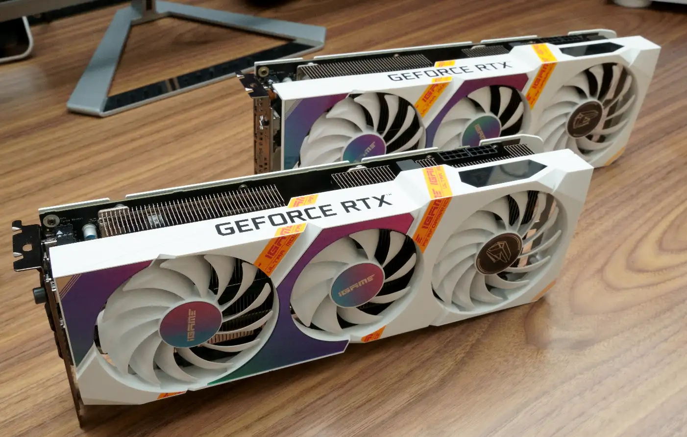 能买到的甜品卡才是好显卡七彩虹iGame GeForce RTX 3050 Ultra W OC 8G