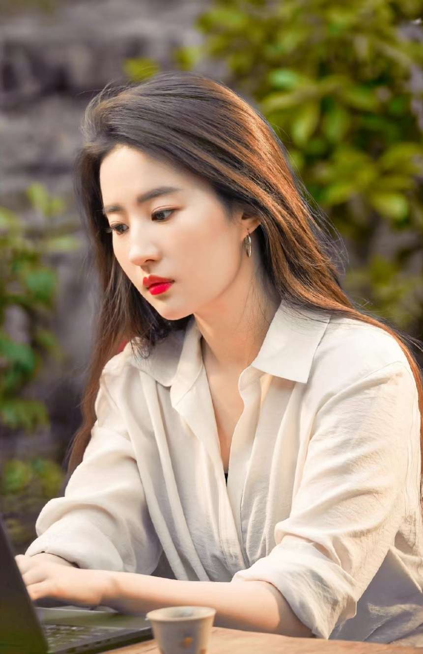 知己 的想法: 刘亦菲保持仙气的秘诀是无人能敌的松弛感… - 知乎