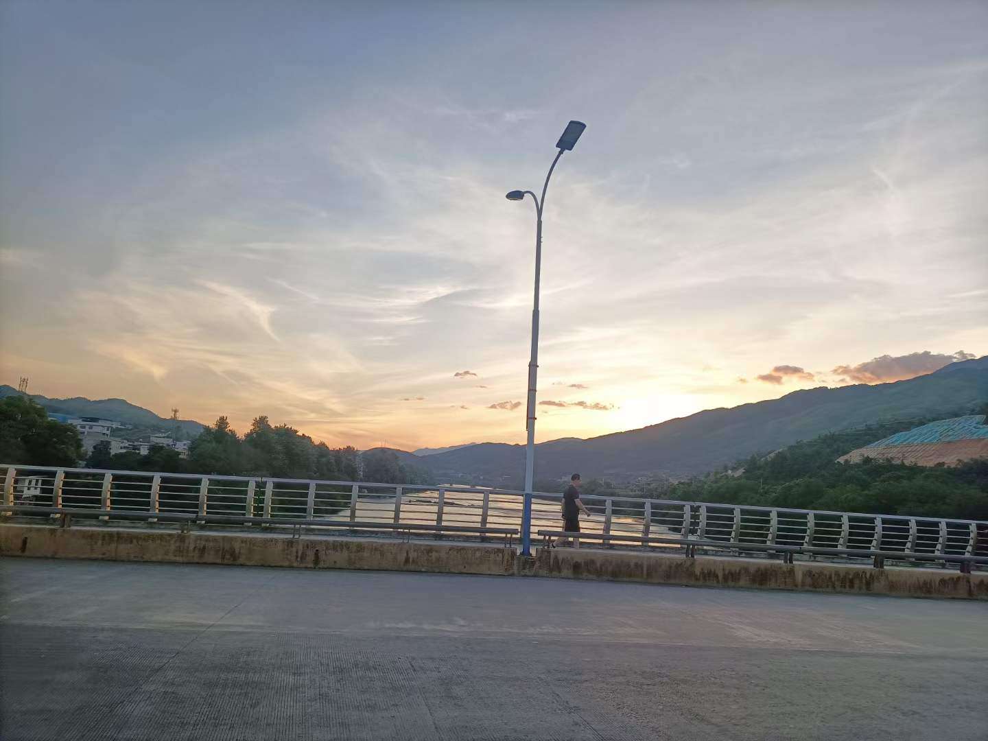 夕阳西下，国道微风无瘦马|米娜娜