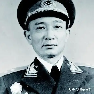 开国上将,当时的红一团团长杨得志此时岸边的国民党川军部队开始反扑
