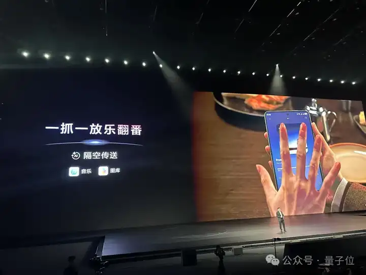 7499拿下纯血鸿蒙+DeepSeek，华为“小宽折叠”手机：帮接电话，眼动翻页