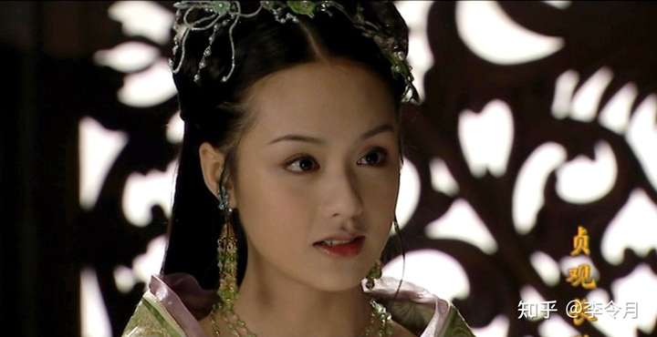 富大龙妻子饶敏莉,贞观长歌古装造型和像风一样离去现代装都绝美,额头