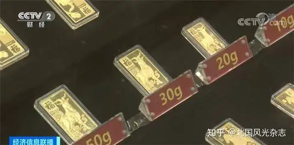 金价创新低！大妈狂“剁手”，有人一次买10根金条，现在该买吗？
