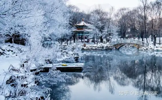 辽宁本溪水帘洞奇特风景，比水墨画还美，游玩之人无不称赞！