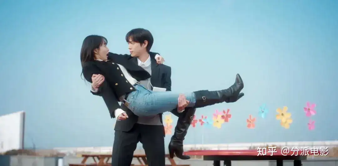韩剧《因为不想吃亏》甜妹统治世界!40岁演偶像剧,韩国人也吃她这一套!