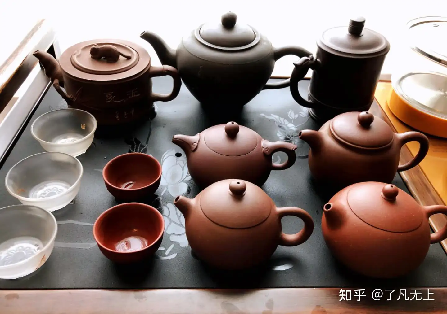 老领导爱喝茶，想送他一把2000多茶壶，日本铁壶还是紫砂壶好？有什么好