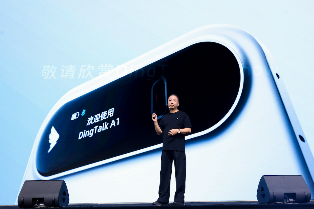 一张卡片，不仅 AI 了我的工作，还摸清了我的八字和 MBTI？｜AI 上新