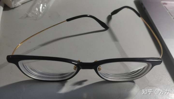 超高度近视是一个什么样的体验?