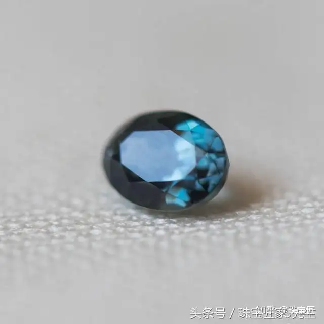 假蓝宝石？不是“假”蓝宝石，是“真”假蓝宝石！ 