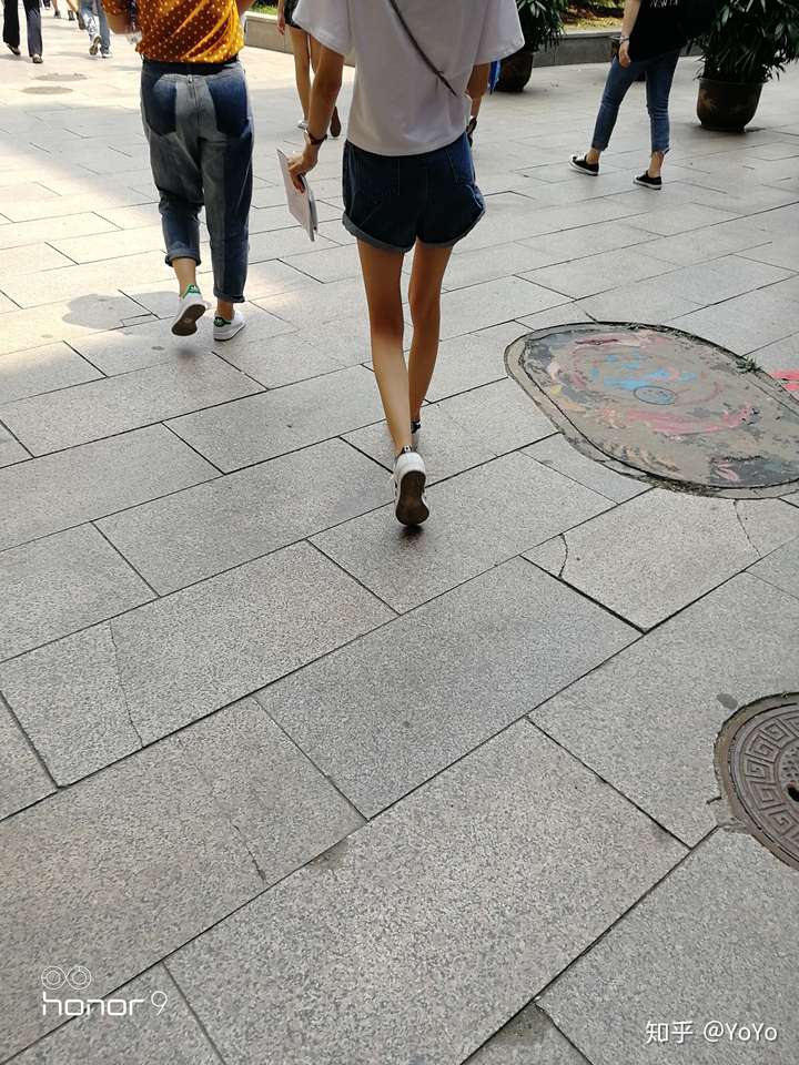 说实话我作为一个男生,觉得这样的腿挺恐怖的,不知道你们怎么想