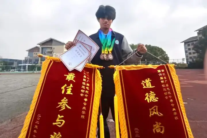 【活力校园】执笔逐梦不倦 乘风万里可期 | 计算机应用专业2505班级风采展(图5) 【活力校园】执笔逐梦不倦 乘风万里可期 | 计算机应用专业2505班级风采展(图5)