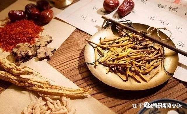 喝药酒可以治痛风民间偏方要慎用