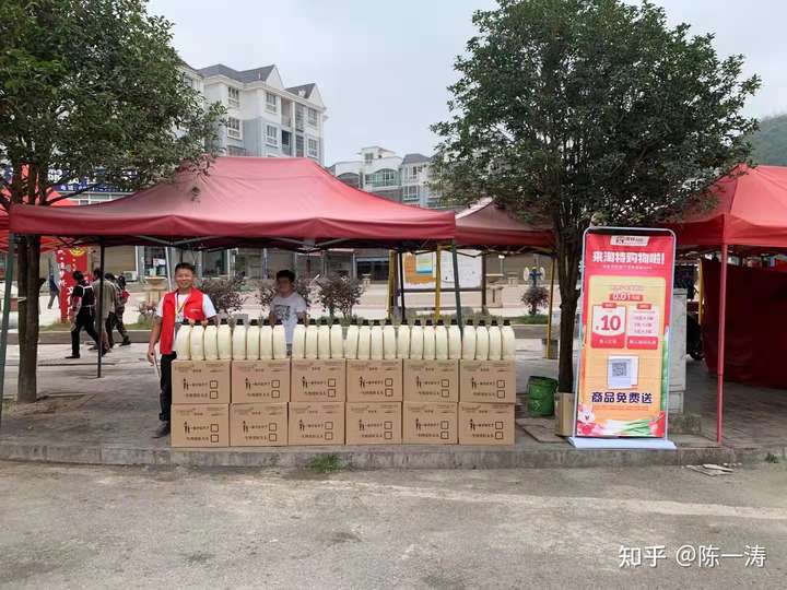 本人有一个8人的地推小团队,做什么项目合适?