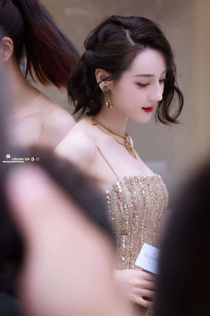 如何看待迪丽热巴每次上热搜大多数都是造型?