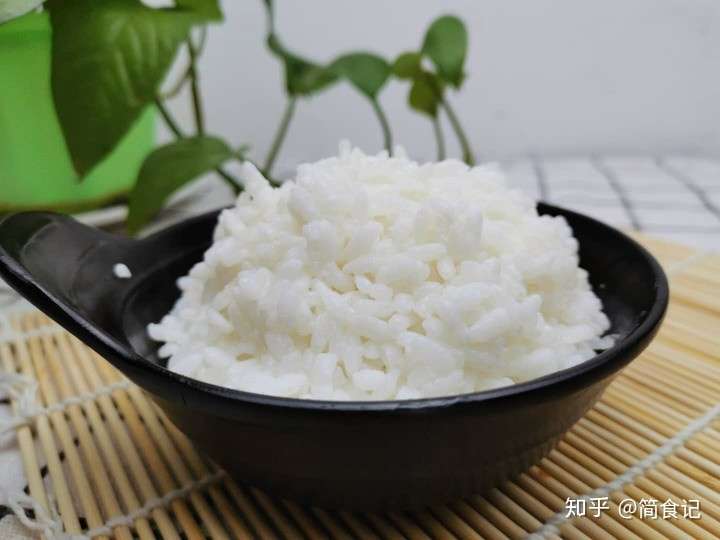 焖米饭时 别再加水了 换成它 米饭更香软 更有营养 还不粘锅 知乎