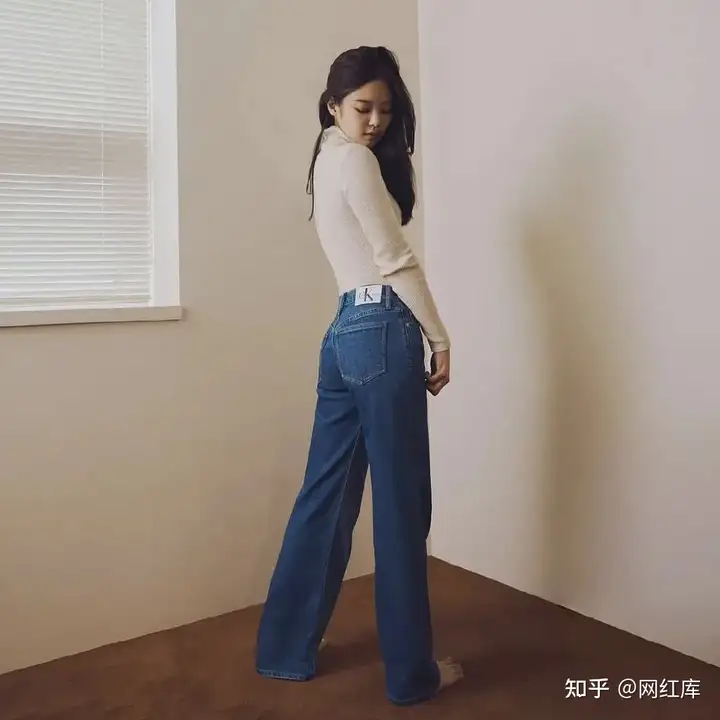 JENNIE慵懒居家的调调，简单性感的美妮 Facebook-第15张