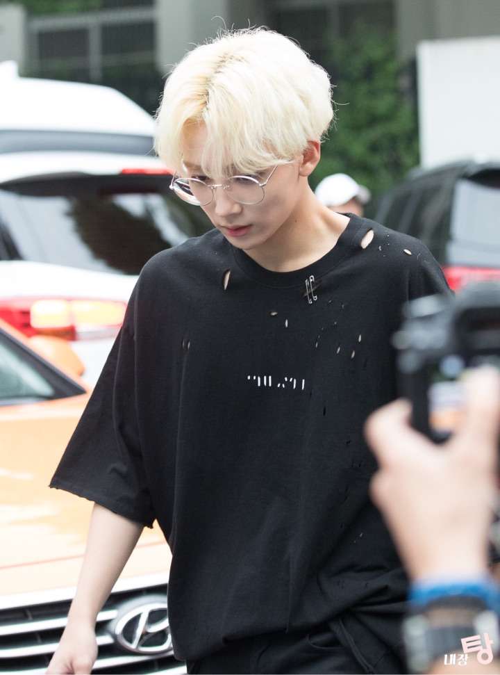 大家到底觉得seventeen的尹净汉好看还是nuest的崔珉起好看呢?