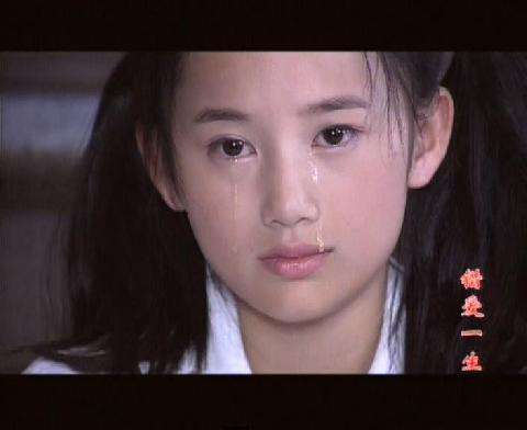 这个小女孩,演顾忆萝小时候的. 好像是叫郭晓婷?