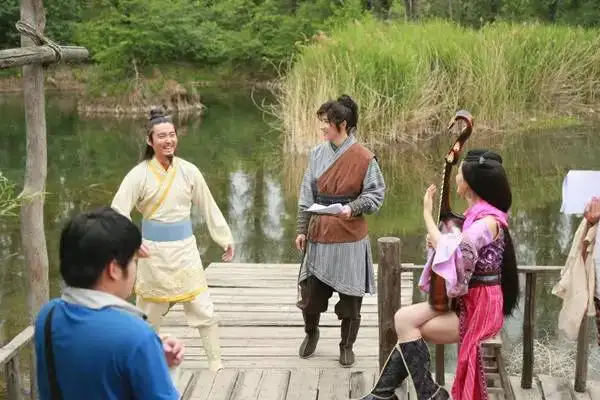 37《传奇霸业》改编网剧开机仪式 新生代演员颜值爆表！