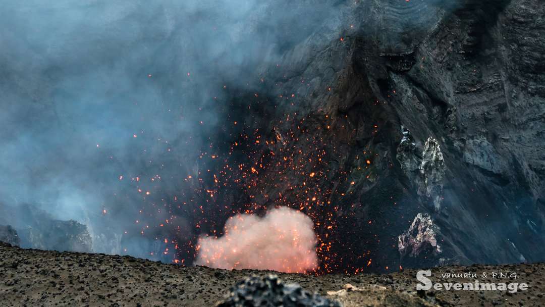穷游锦囊 的想法: 瓦努阿图的伊苏尔火山(mount yasur)据… - 知乎