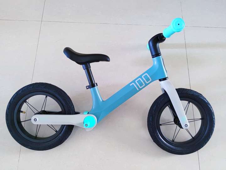 解放父母双手,2-7岁小朋友的运动伴侣,柒小佰儿童减震滑步车