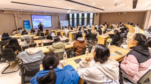 “麓山冬韵聚湘英，智领双创新时代”——第八届湖南省高校新媒体峰会顺利举行