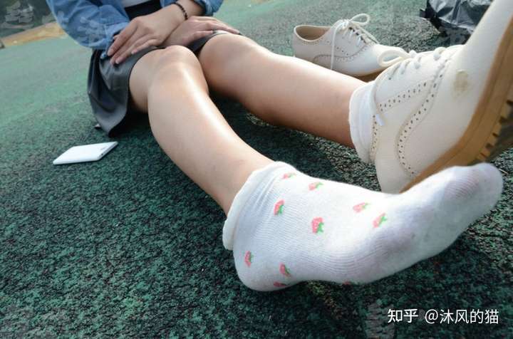 女生的袜子比男生的臭图片