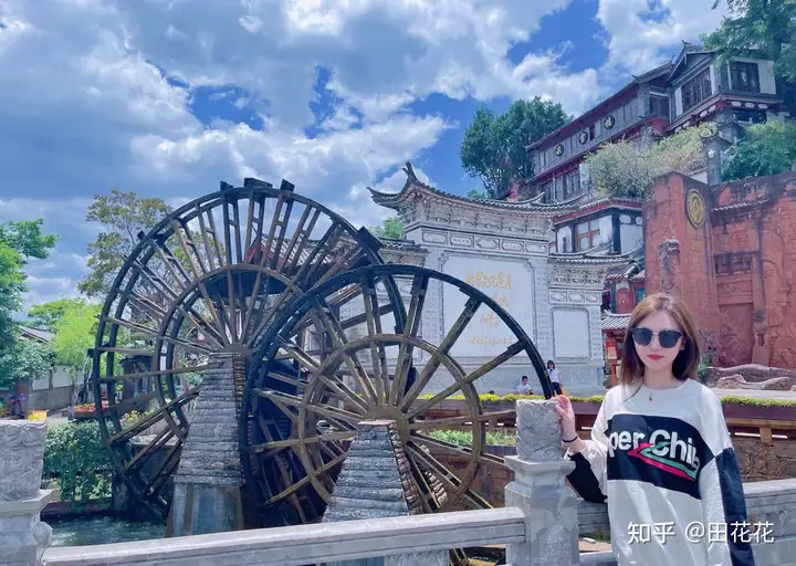 去云南旅游报团费用大概多少？