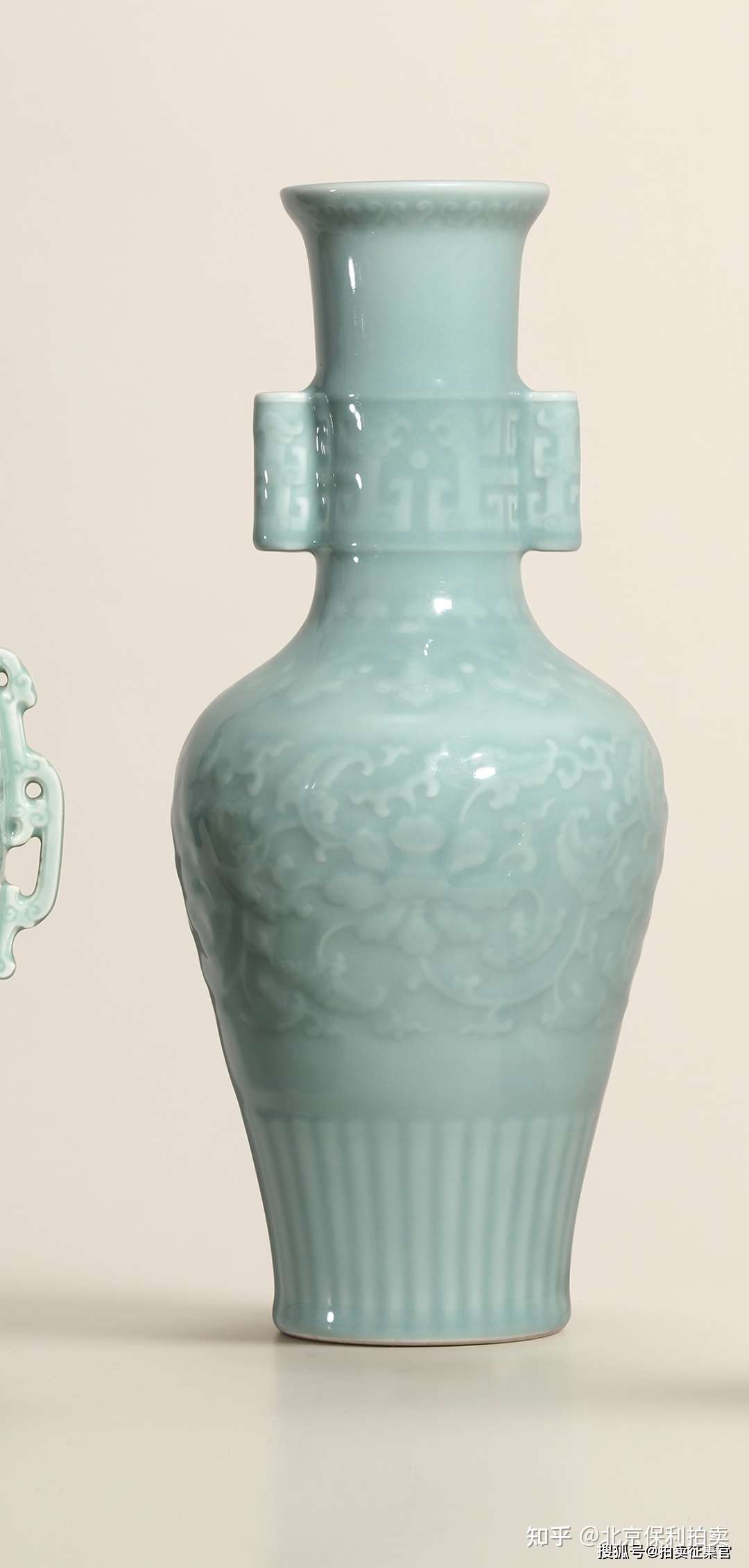 中国 内府銘 海鼠釉 白絵花鳥文 双耳盤口瓶