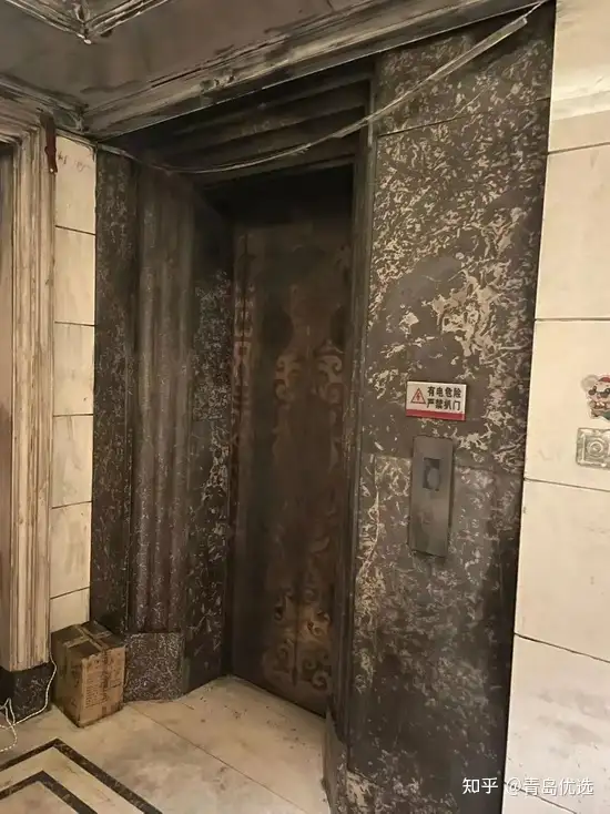 新城碧翠业主多次反映未果，深夜豪宅电梯起火，殃及3户