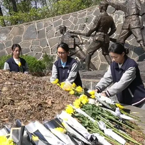 清明祭英烈 传承忠烈魂 | 塘栖校区西南山新四军烈士陵园清明祭扫活动(图6)