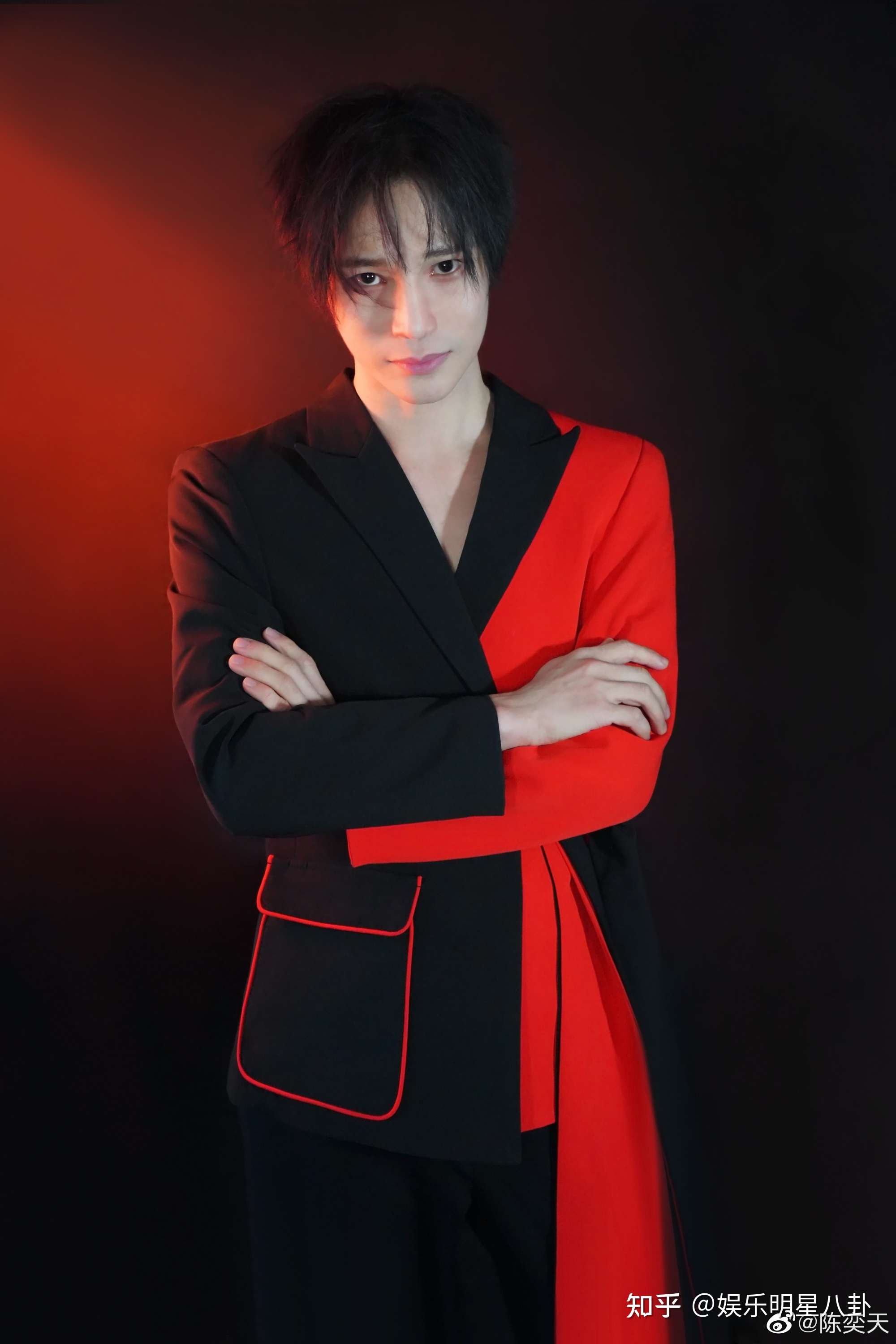 娱乐明星八卦 的想法: 陈奕天2022黑红写真伴随幸福到万家大结局