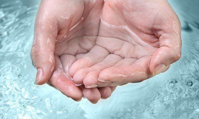 手指长时间泡水为什么会发皱 身体在告诉我们什么 知乎
