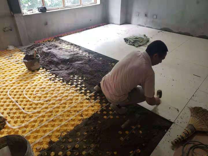 水地暖可以不回填程序直接铺瓷砖吗