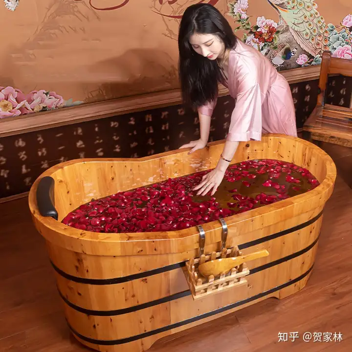 木桶浴缸该如何选择，一般买多大尺寸合适？丨木桶浴缸尺寸与身高