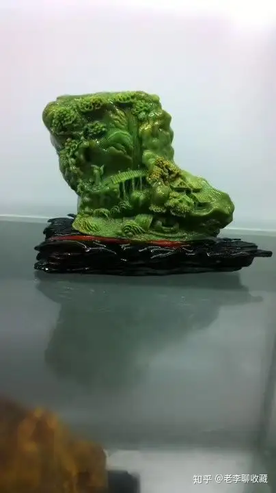 《老挝石》老挝叶蜡石系列之(一):绿色老挝石"山水人家"石雕