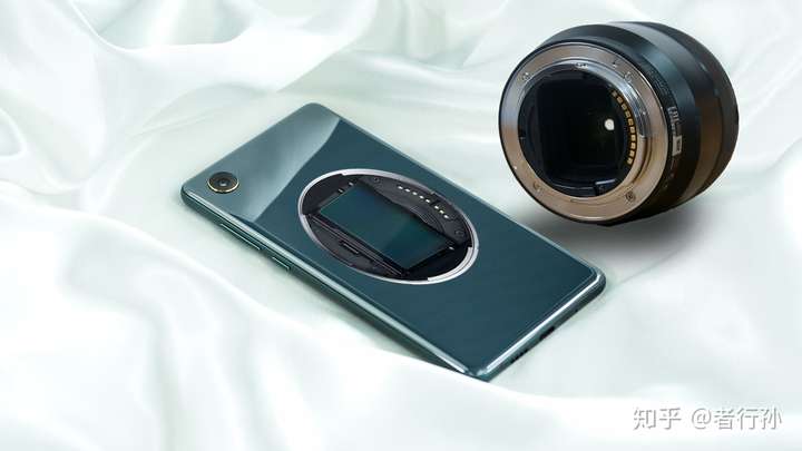 想学摄影,买全画幅单反还是华为mate20好,为什么?