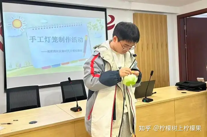 巧手傳溫情 童心映暖冬 | 我校學生參與枇杷灣社區手工坊志愿服務活動！(圖5)