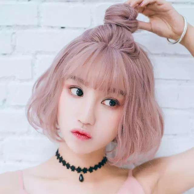 最近想换个发型,我属于额头特别大的那种,刘海应该是少不了,脸其实有